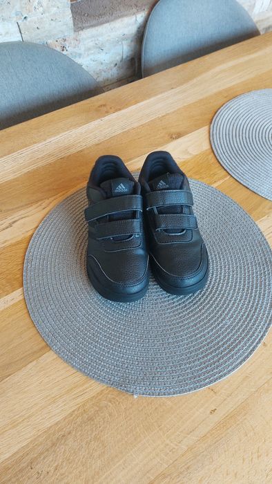 Adidași Adidas din piele mar 32