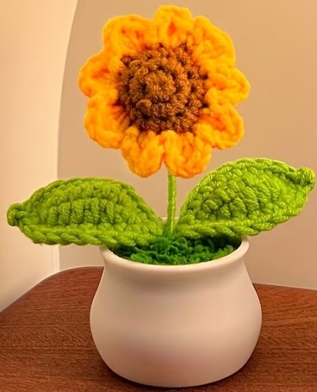 Ръчно изработени цветя, мартенички и дървени поставки за снимки