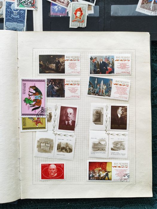 Продаю 2 альбома с марками