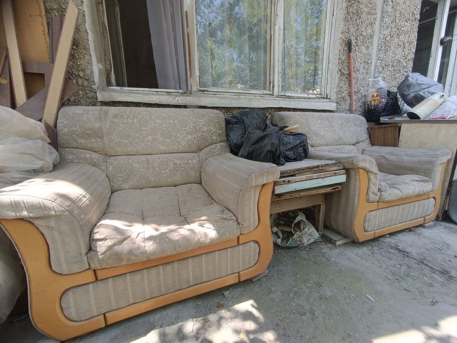 Kreslolar sotiladi narxi 2lasi 300ming som