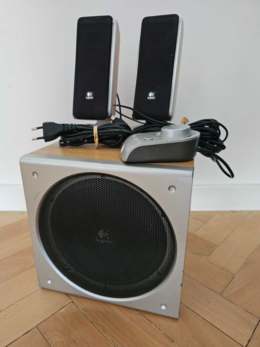 Logitech Z-3 2.1 – 40W RMS, subwoofer puternic, stare impecabilă