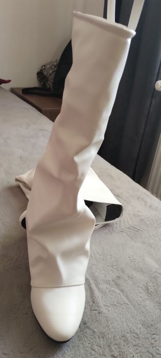 Cizme albe de vânzare