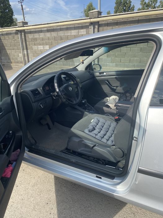 Продам volkswagen golf 2005 года.