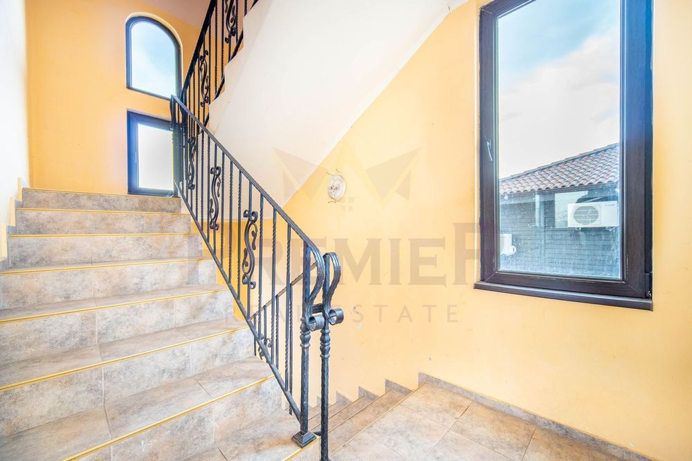 Къща в Добрич, област-с.Тюленово площ 328 цена 199000