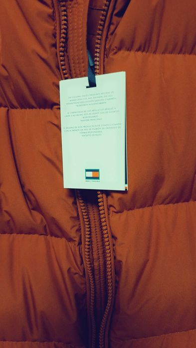 Vand geaca de iarna Tommy Hilfiger,nou nouta.