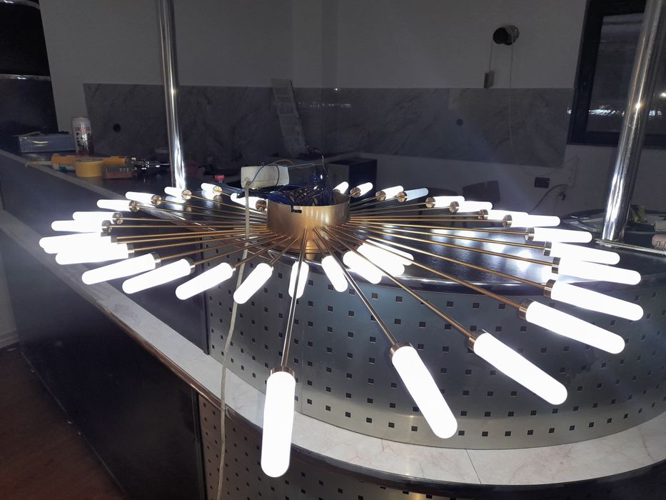 Vând candelabru nou