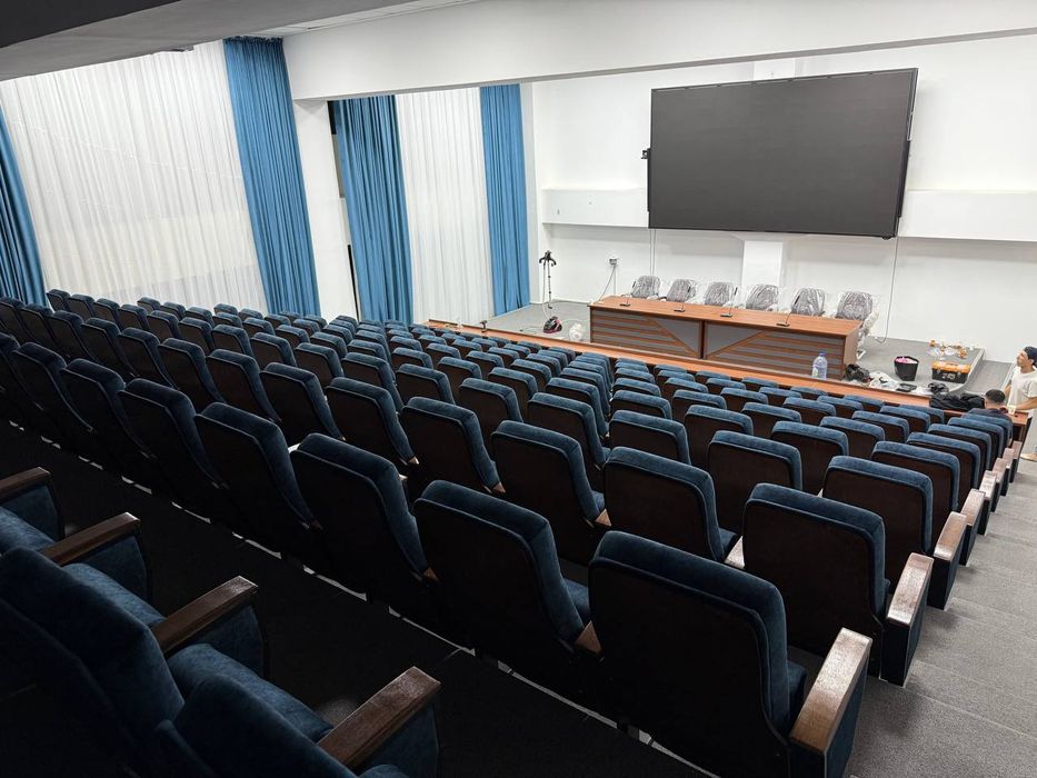 Театральный кресло для активного зала оптом