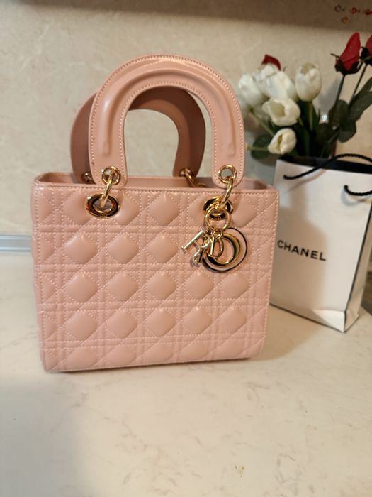 Дамска чанта Lady Dior пудра среден размер