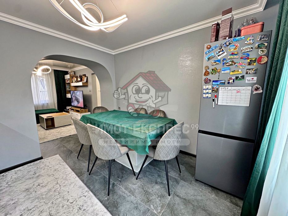 Самостоятелна къща, с двор, кв.Метоха