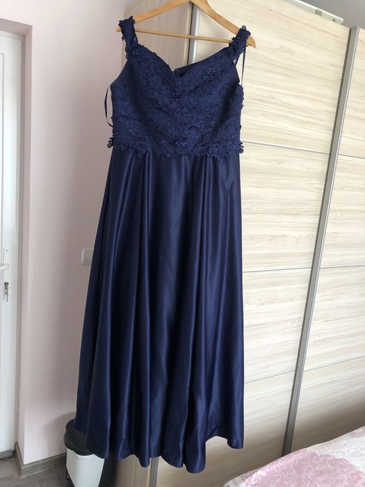 Тъмно синя рокля за повод XL размер