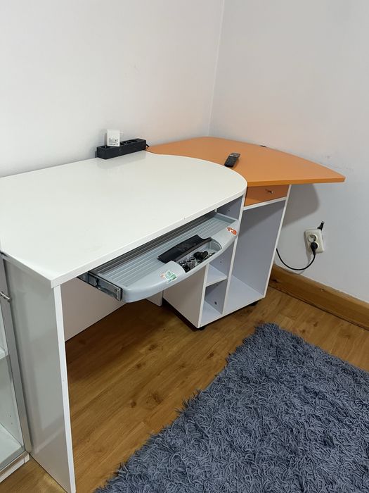 Компьютерный стол и два шкафа