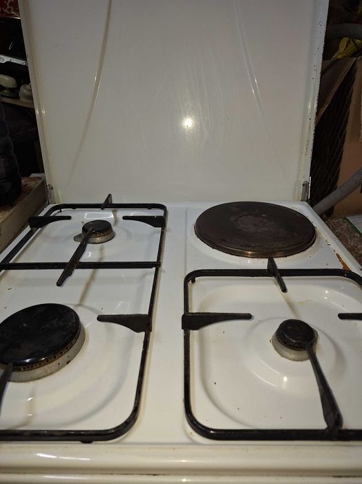 Комбинирана готварска печка Индезитт