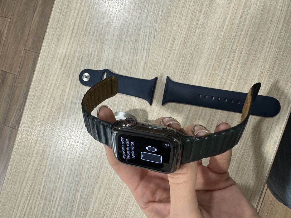 APPLE Watch Series 7, GPS + Cellular, 45mm Midnight Aluminium Case!