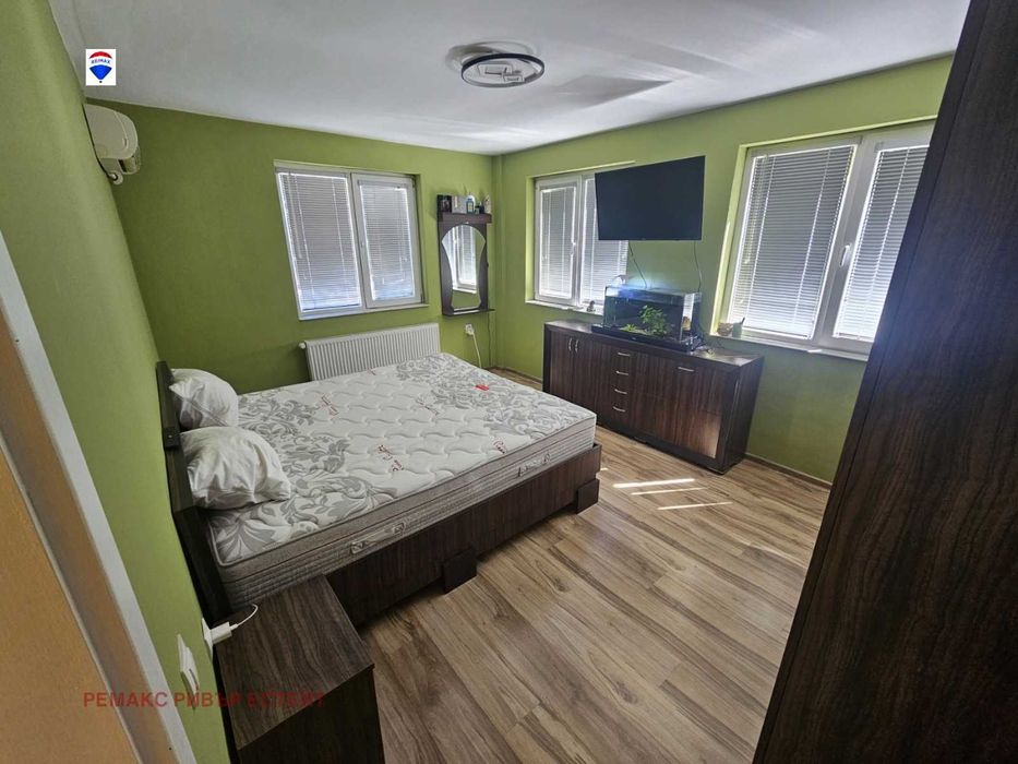 Тристаен апартамент за продажба кв. Родина 1