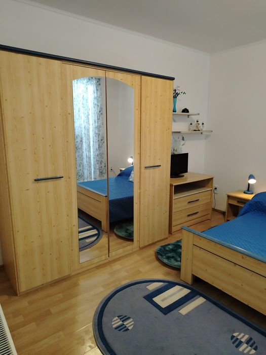 Închiriez etaj vila