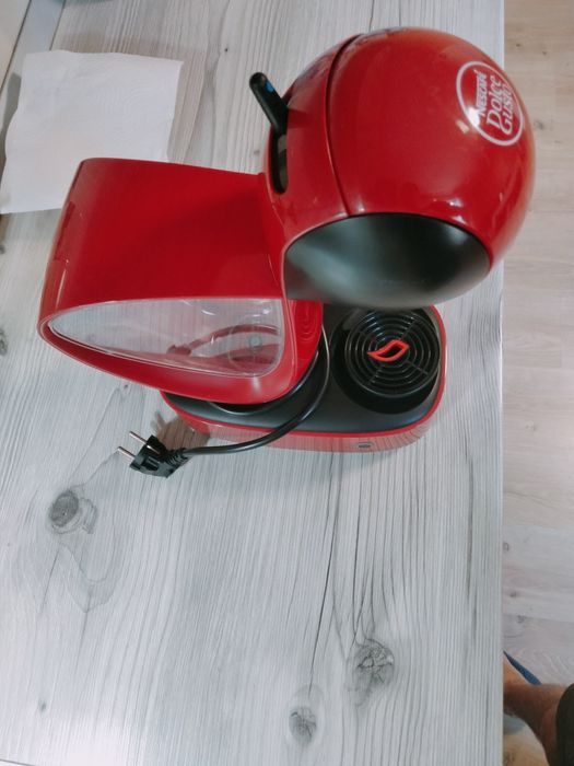 Vând aparat de cafea cu capsule.