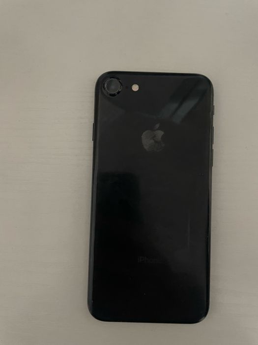 Продавам iphone 7