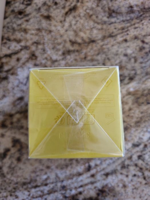 Valentino born in roma yellow dream