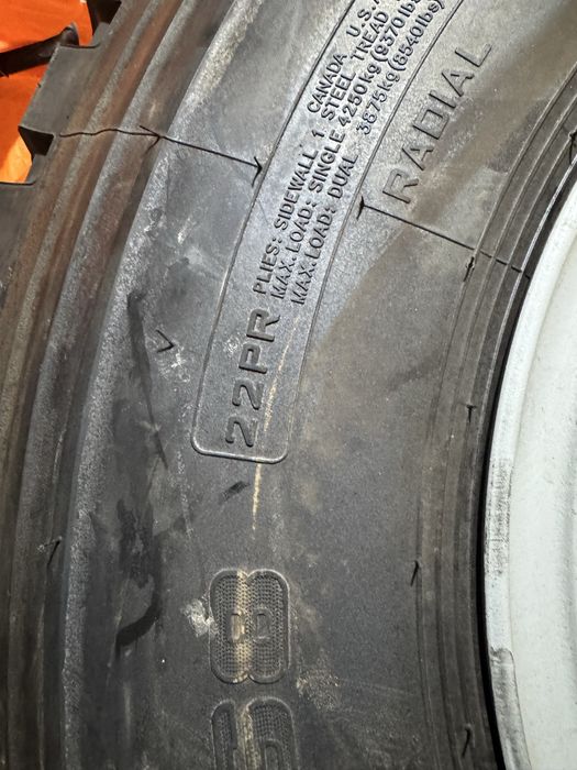 Продам шины с дисками 12.00R20