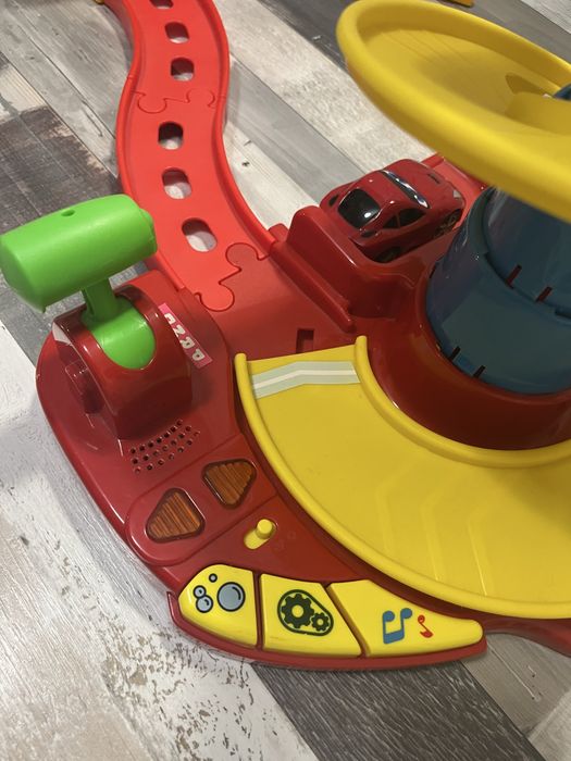 Bburago Junior- Детска писта за игра Ferrari + кола с дистанционно от серията