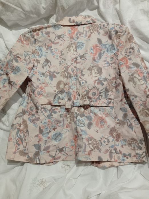 Момичешки връхни дрехи