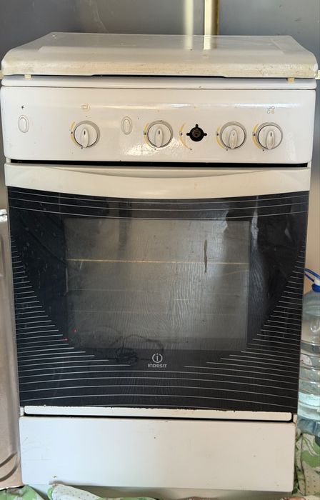 Продам газовую плиту