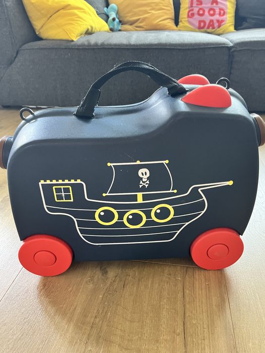 Детски куфар с колела