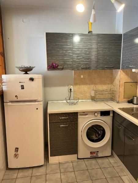 Дава се под наем Двустаен апартамент в София, Изгрев - 60 кв.м за 747.66 € - Снимка #1