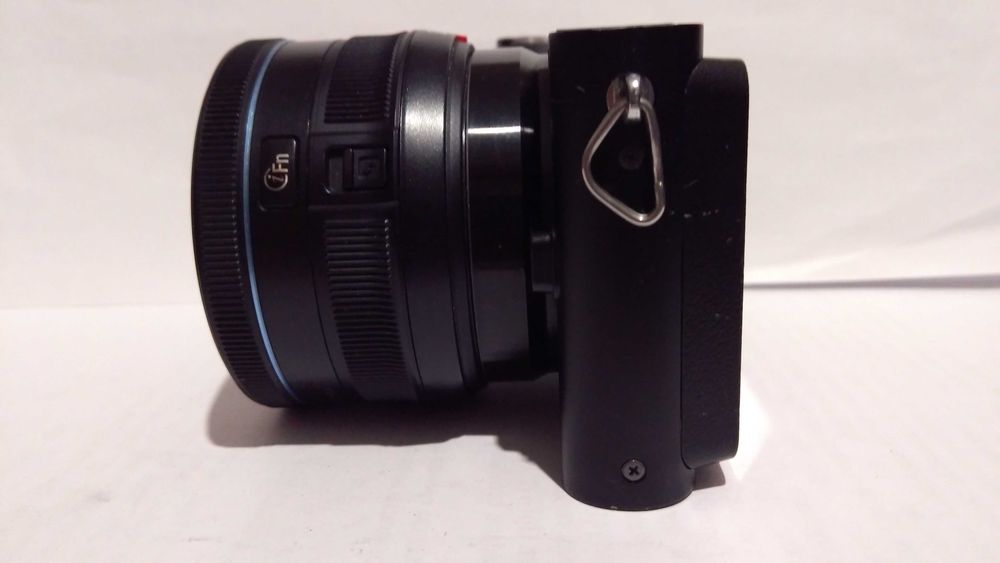Фотоаппарат Samsung NX200