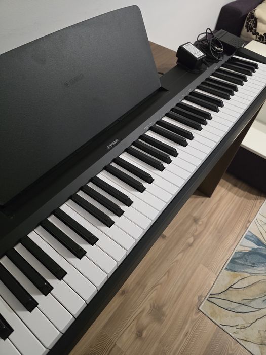 Pian YAMAHA P-145B