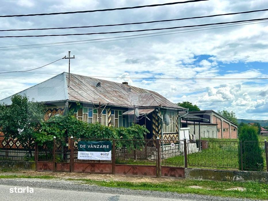 COMISION 0%. Casa cu 17 ari de teren in centrul comunei CHIUZA