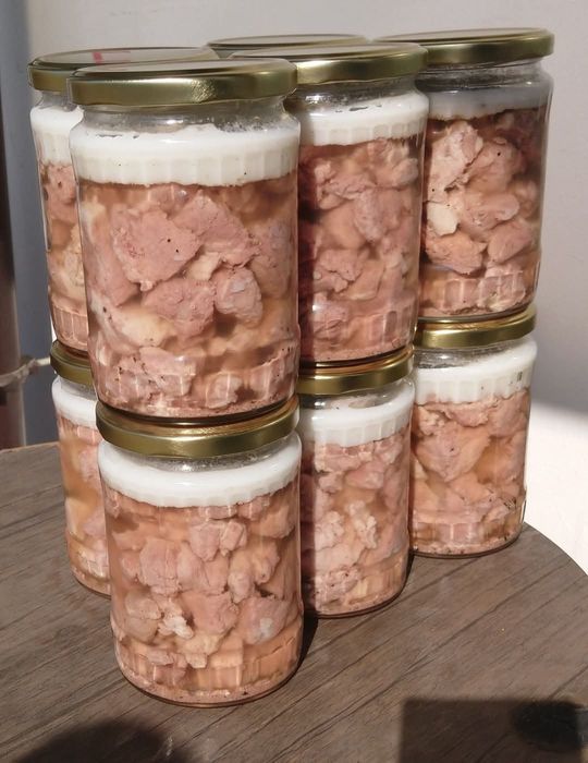 Свинско месо в буркан