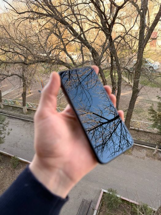 Iphone x  srochna sotiladi