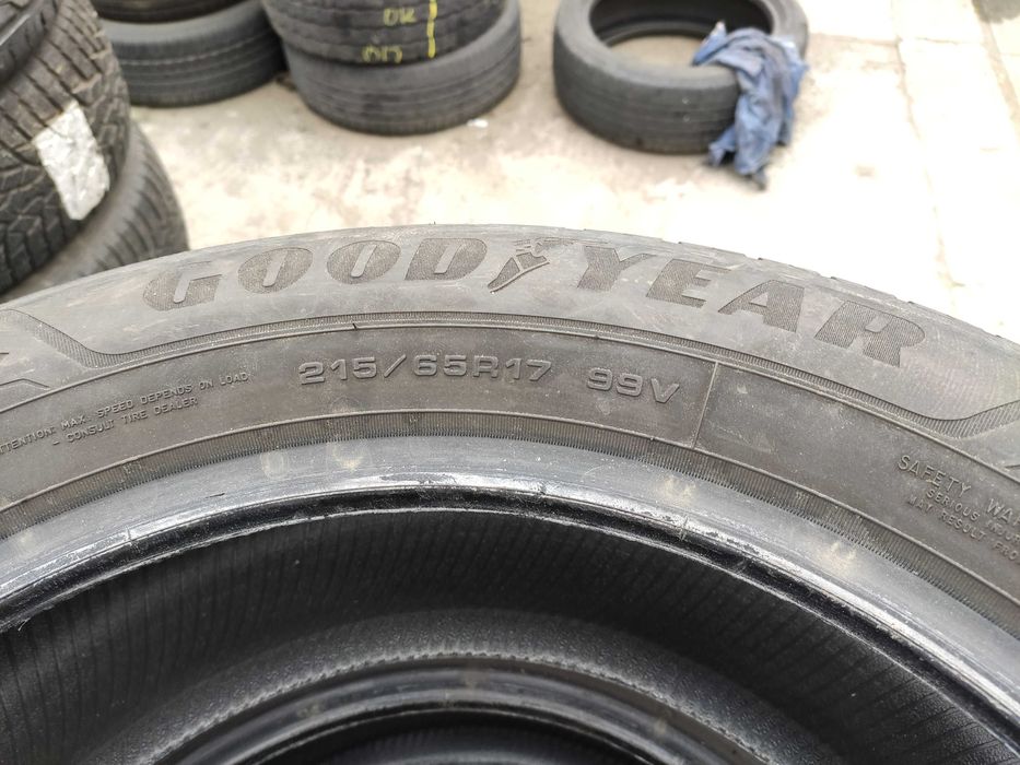 4бр Зимни гуми 215 65 17 - Goodyear