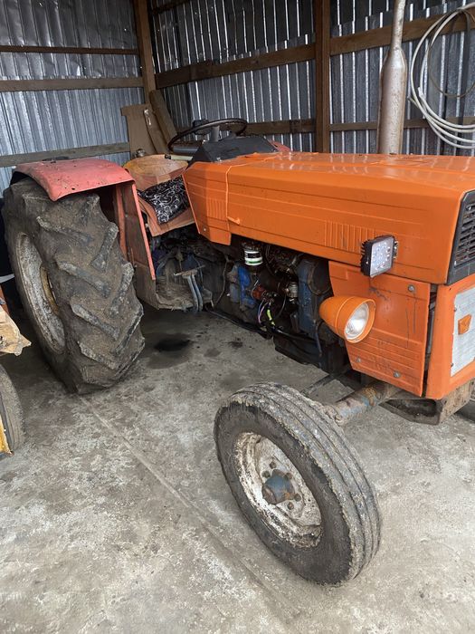 Vand tractor 445  pret 4500€