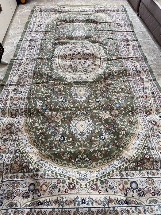 Ковёр в хорошем состоянии