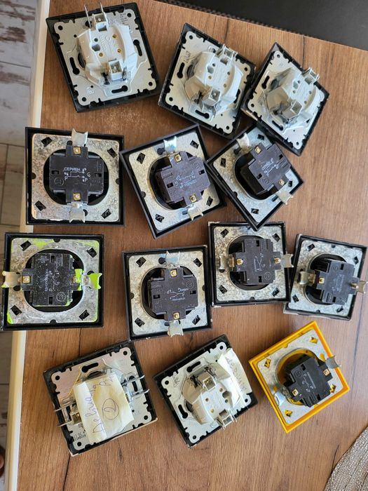 Черни ключове еденични, двойни и девиаторни 13бр за 19.90лв.