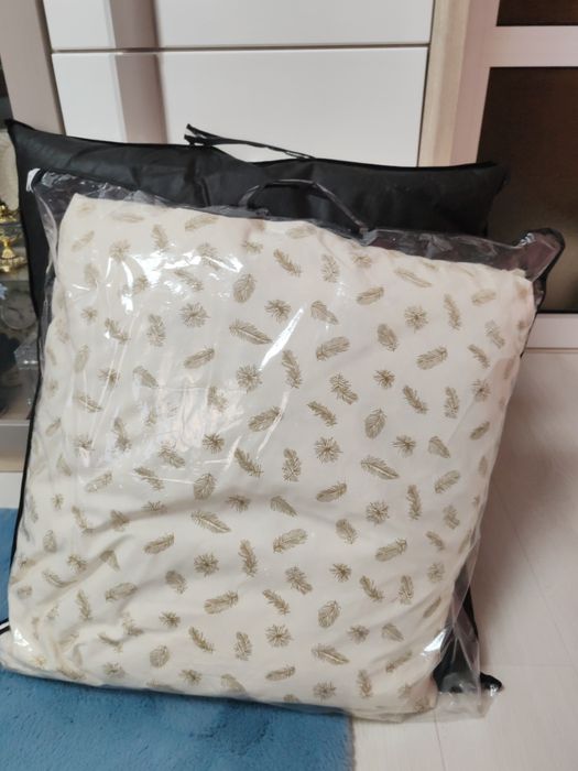 Perne cu pene naturale noi 2 bucăți