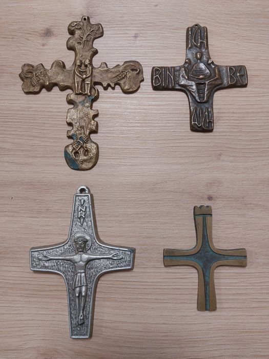 Стари религиозни кръстове