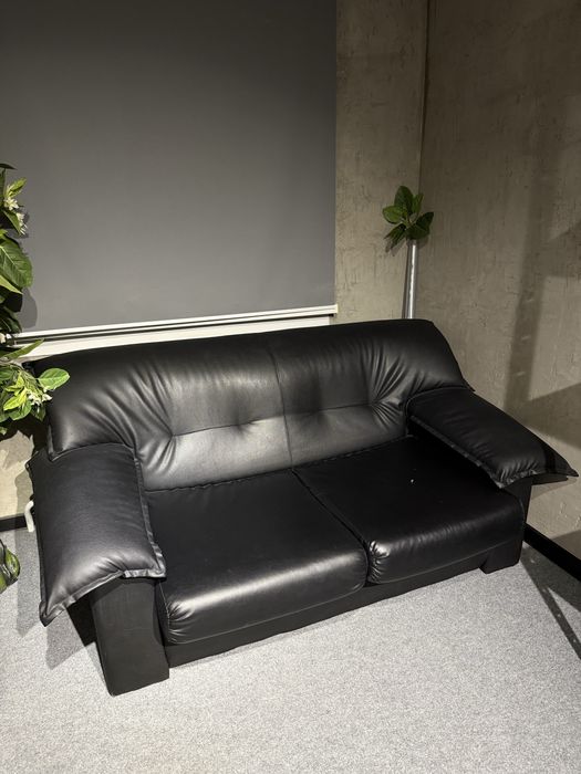 Продам диван не раскладной