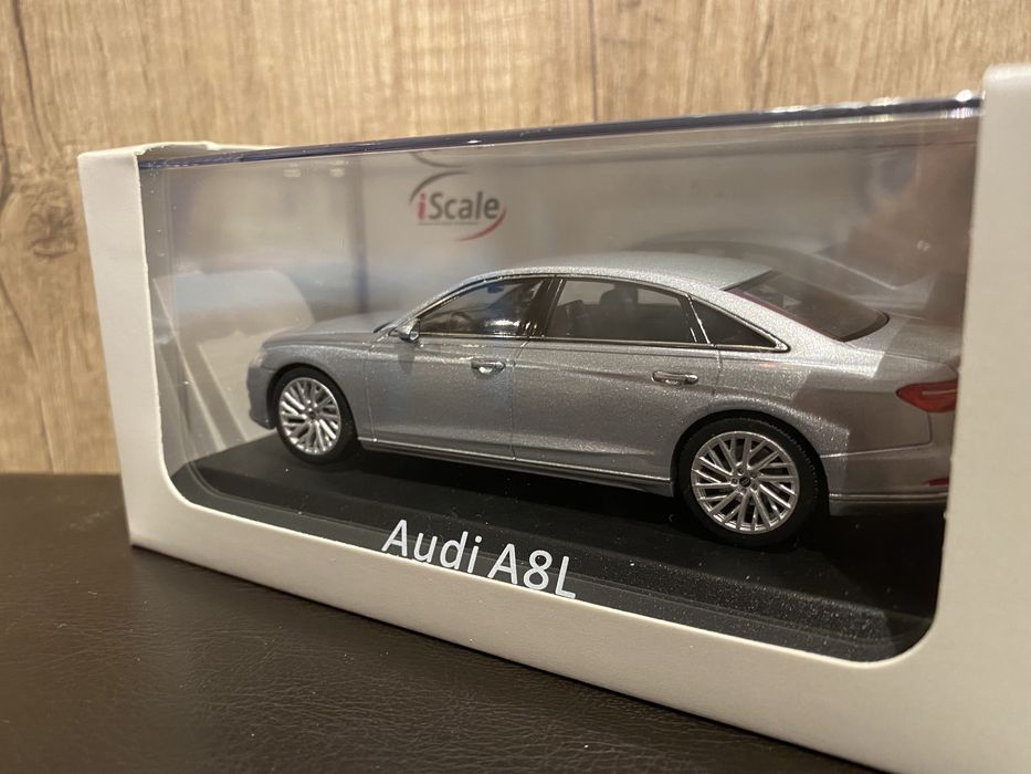 iScale AUDI A8 L machetă auto scara 1:43 gri sau alb