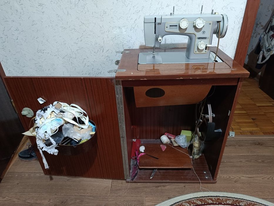 Продается швейная машинка Подольск 142. Состояние отличное
