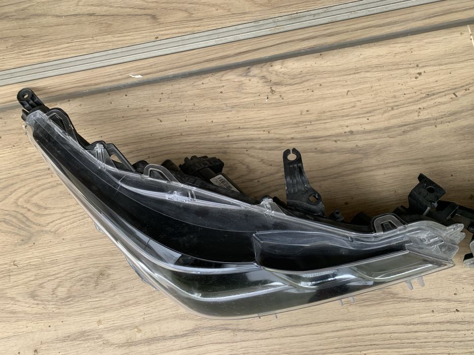 Far stanga/dreapta Toyota Corolla led  an2019/2020/2021/2022/2023/2024