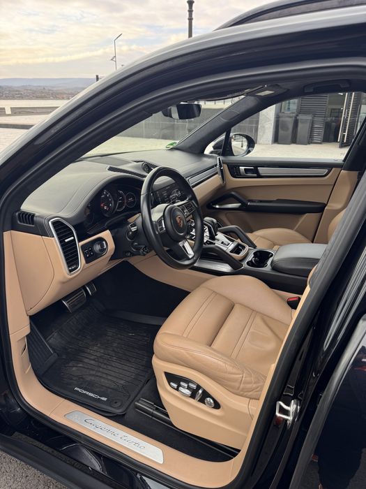 Porsche Cayenne Turbo 2018 549 cp top fara schimburi