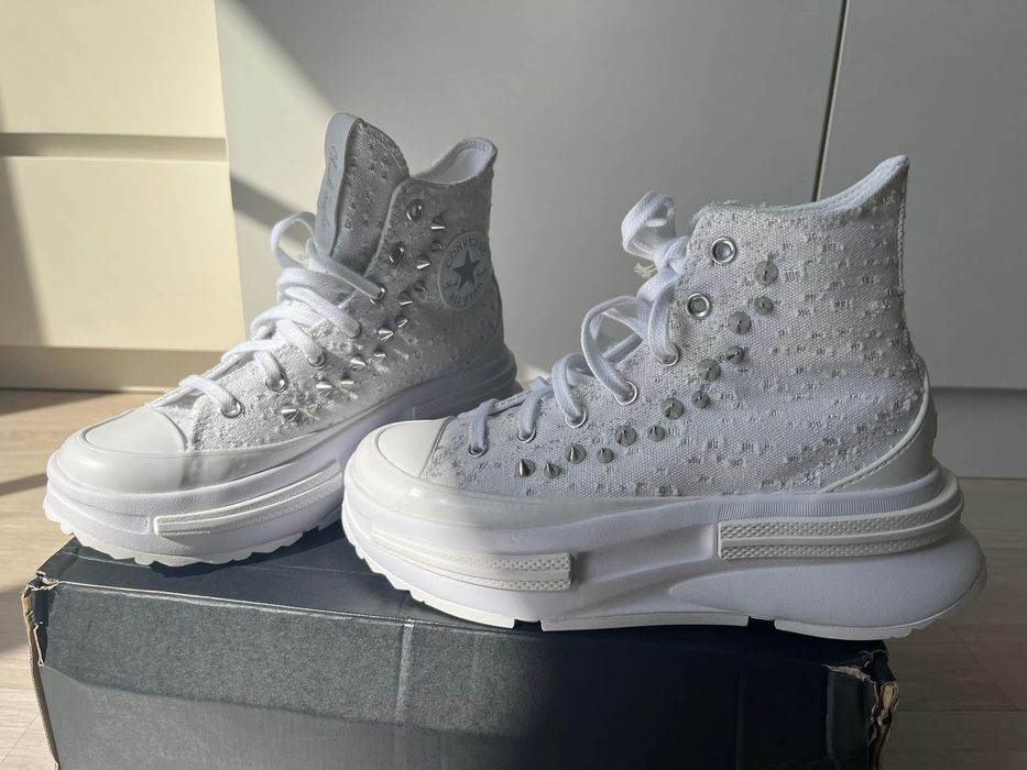 Бели кецове с шипове CONVERSE