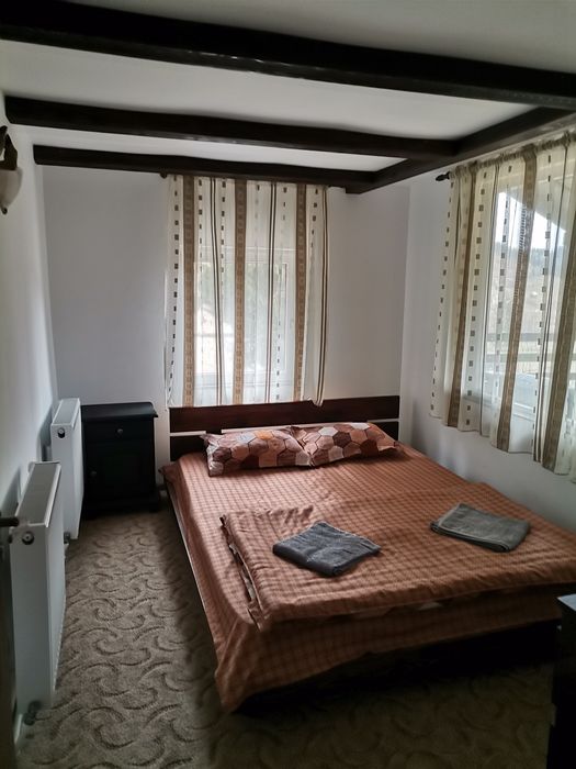 Cabană la munte într-o zona foarte frumoasa și liniștită cu ciubar și