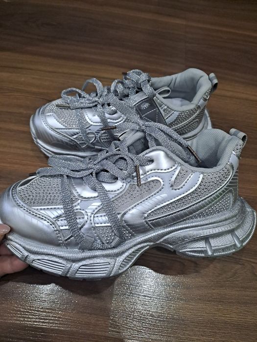 Кроссовки детские