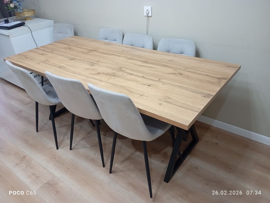 Продам стол новой