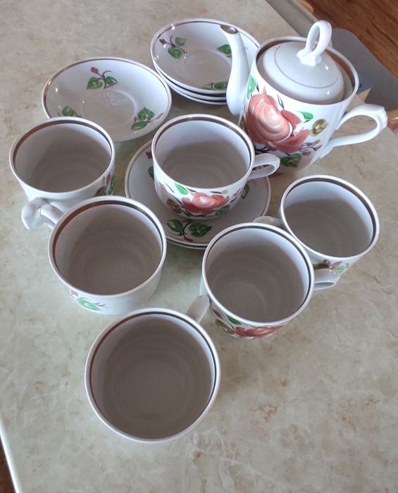 Порцеланови чаши със златен кант