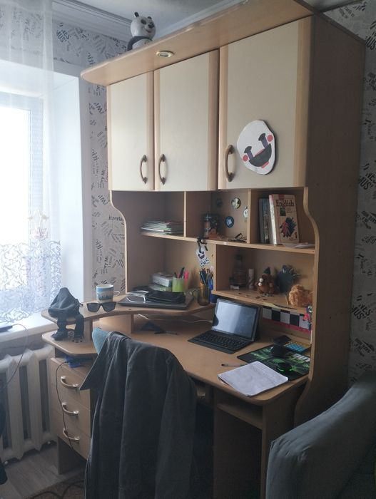 Продам школьный стол